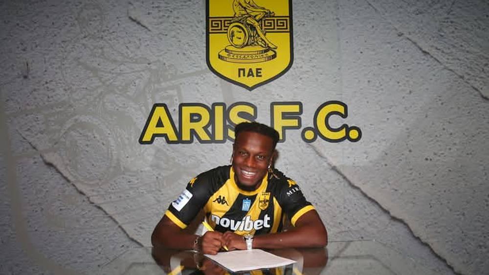 رسميا/ أريس سالونيكا اليوناني يعلن تعاقده مع حمزة منديل إلى غاية 2026