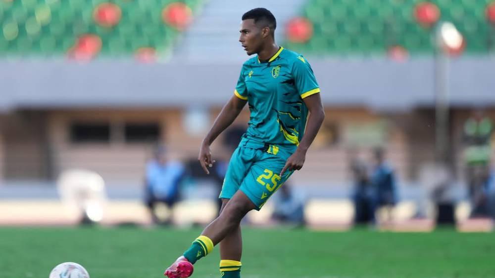 بتوصية من عموتة.. إلياس لغريمي (20 سنة) يُوقّع للجزيرة الإماراتي قادماً من اتحاد تواركة