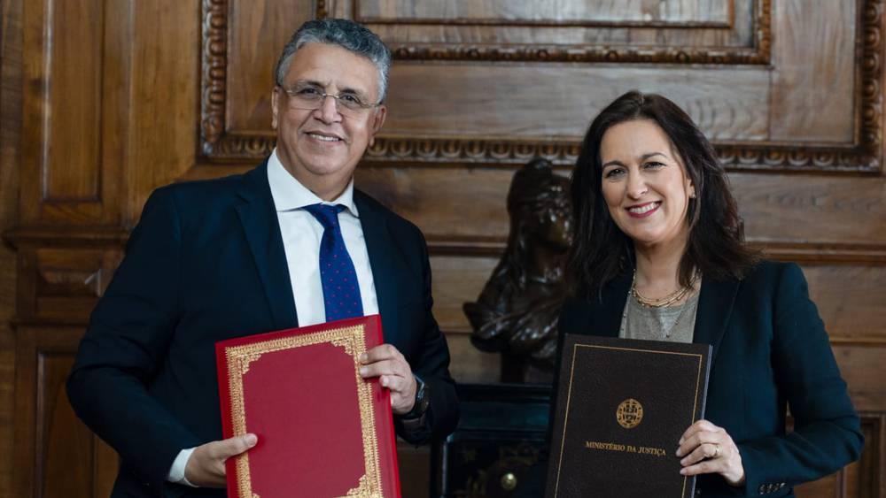 وزير العدل المغربي ونظيرته البرتغالية يُوقّعان اتفاقيات لتعزيز التعاون الثنائي في قطاع العدل استعداداً لاحتضان مونديال 2030