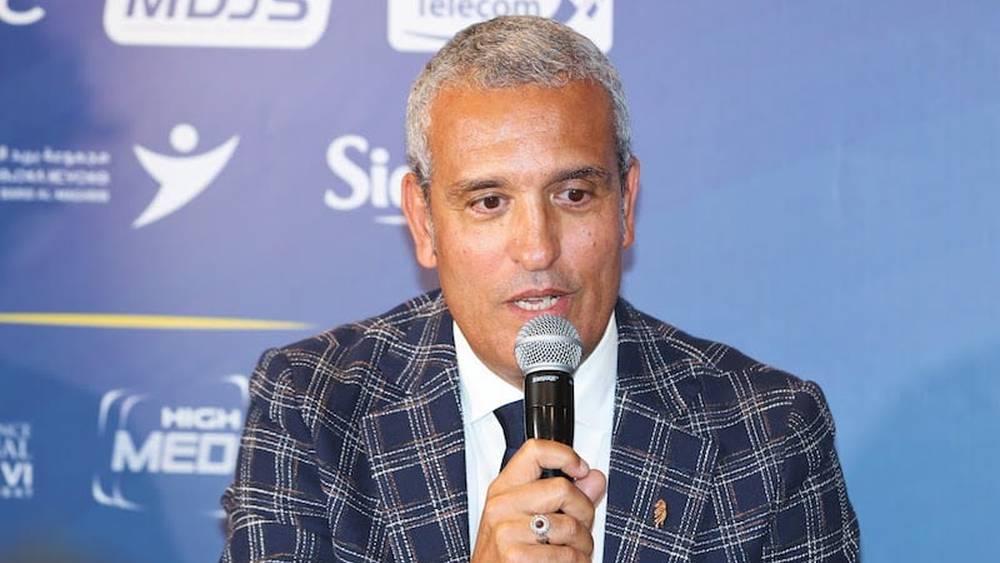 عزيز بودربالة: "مجموعة المنتخب المغربي صعبة لكننا الأوفر حظًا للفوز باللقب"