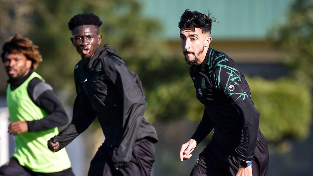 الجيش الملكي يُجري حصة صباحية لإزالة العياء وسانتوس يمنح اللاعبين يوم راحة غدا الإثنين