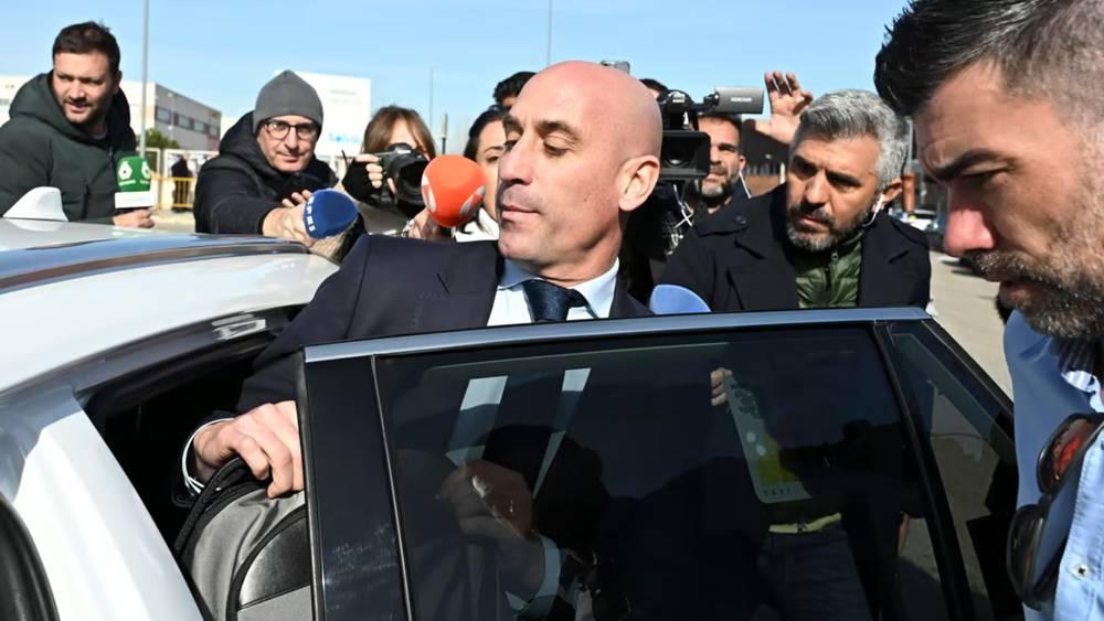 روبياليس ينجو من عقوبة السجن مع تغريمه 10 آلاف يورو في قضية "قبلة هيرموسو"!