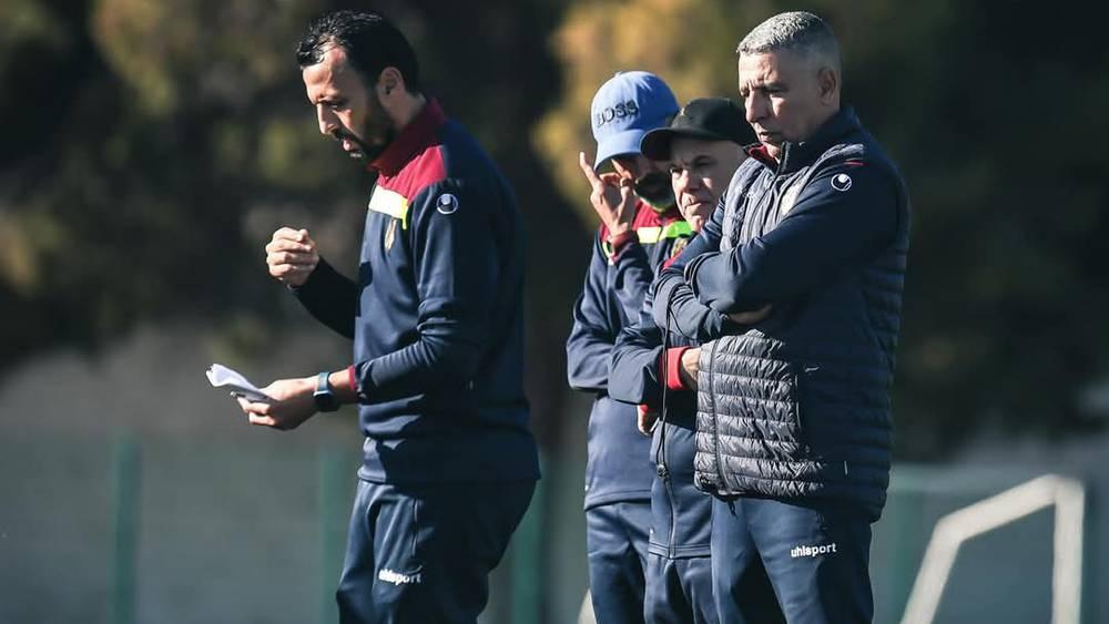 المغرب الفاسي يدرس خيارات أجنبية لخلافة أكرم الروماني