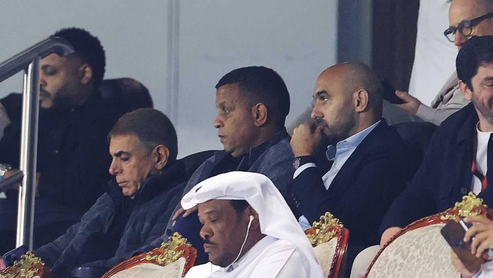 الركراكي وبنمحمود في الدوحة لمتابعة زياش وسايس في مباراة "القمة" بين السد والدحيل