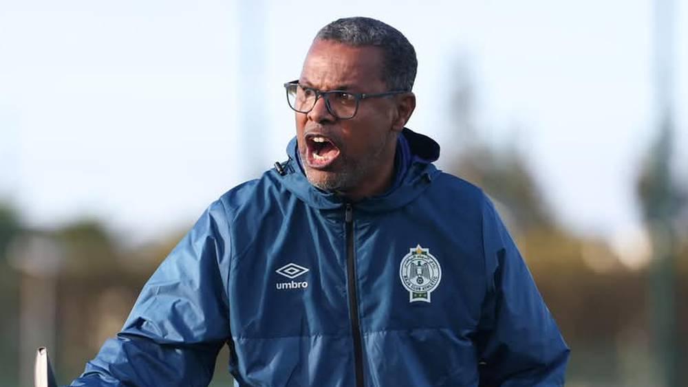 الشابي يمنح لاعبي الرجاء يوم راحة بعد التعادل مع الجيش في "الكلاسيكو"