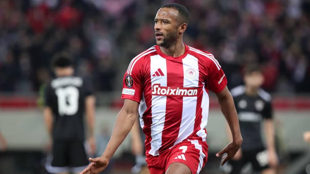 الكعبي يترك بصمته بهدف في فوز أولمبياكوس "الكبير" على أيك أثينا (6-0)