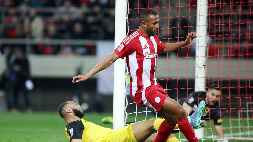 الكعبي يواصل الغياب عن قائمة أولمبياكوس بداعي الإصابة