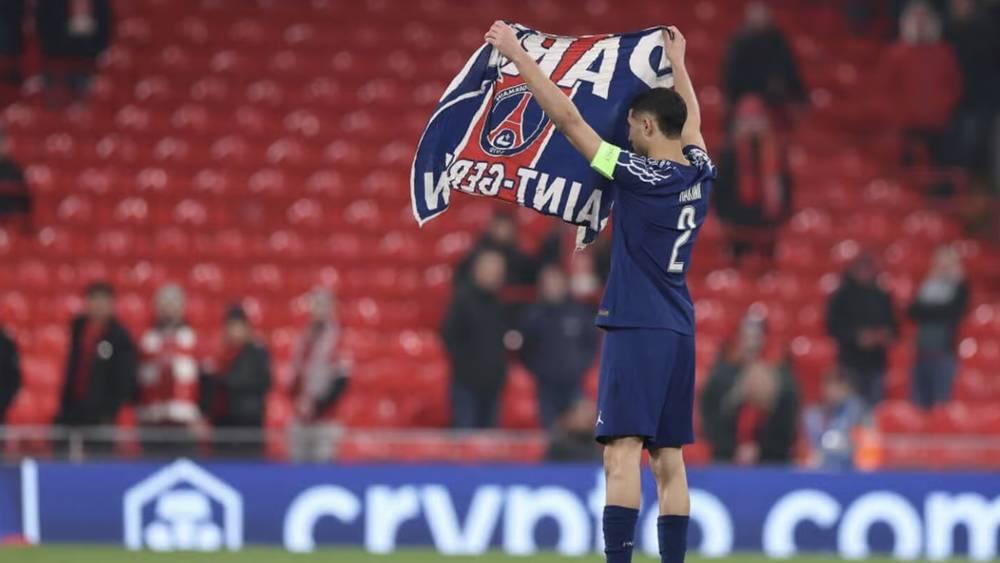 "ذي أتلتيك": "حكيمي أشعل غضب جماهير ليفربول بعد رفعه شعار باريس سان جيرمان في منتصف ملعب 'الأنفيلد'"