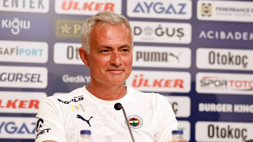 تبرئة مورينيو من تهمة العنصرية بعد تصريحاته المثيرة للجدل