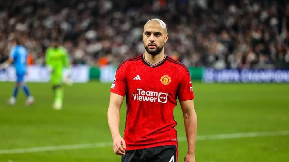 أمرابط: "في مانشستر يونايتد كنت أصلي في غرفة صغيرة للأطباء لكن النادي خصص لي مسجدا مع نسخة من القرآن"