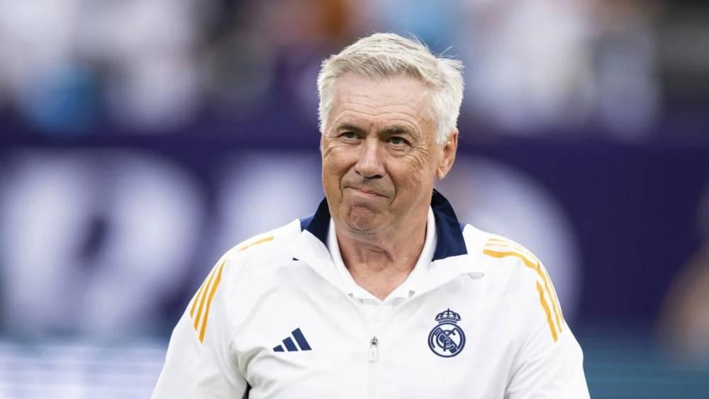 أنشيلوتي مازحا: "قد نلعب ضد برشلونة بـ 6 لاعبين في خط الوسط دون أي مهاجم"