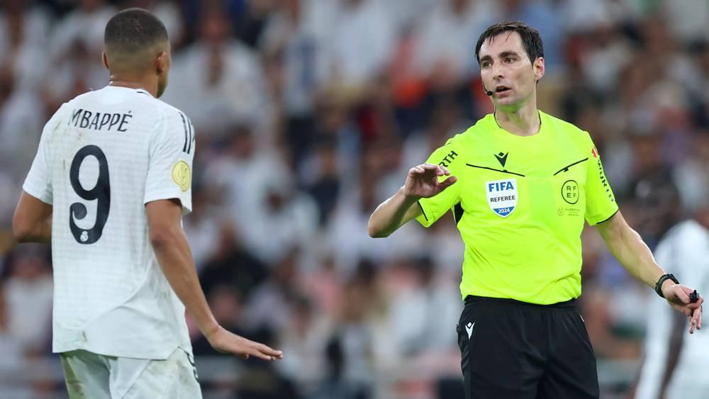 ريال مدريد ردا على حكام نهائي كأس الملك: "التصريحات تُظهر مرة أخرى عداءً واضحًا من طرف هؤلاء الحكام تجاه نادي ريال مدريد"