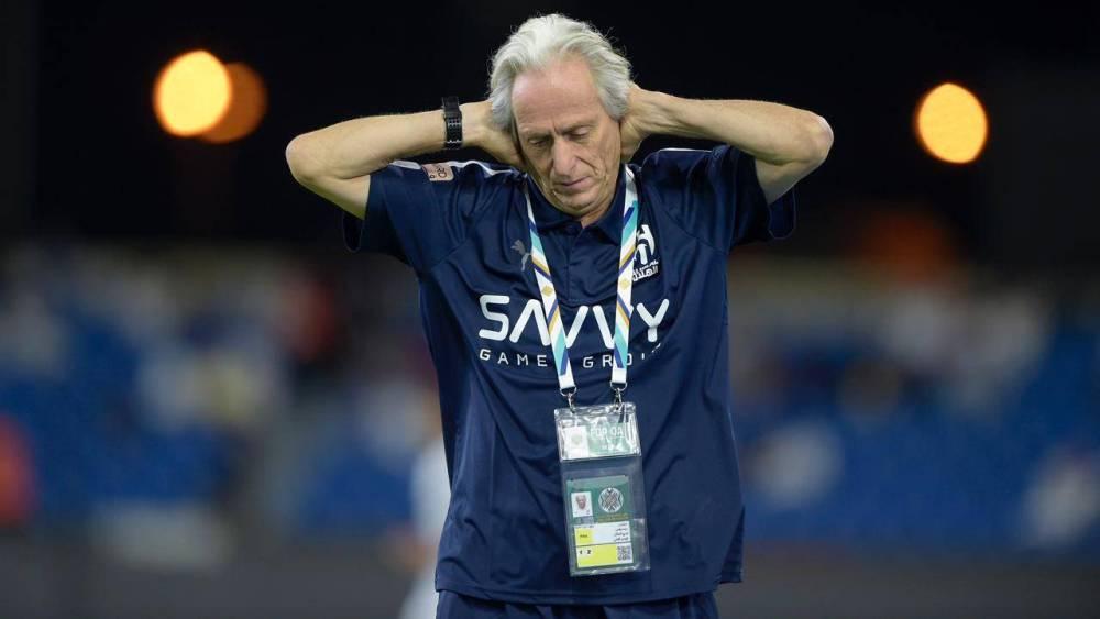 تقارير/بعد إقصائه من دوري أبطال آسيا للنخبة.. الهلال يعقد اجتماعًا لحسم مصير خيسوس رفقة الفريق