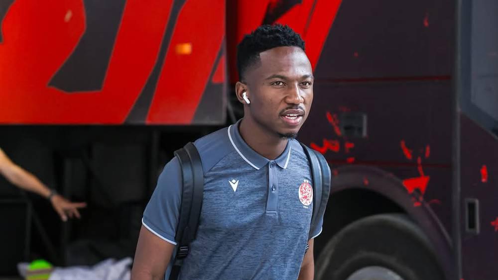 مايلولا يتلقى خبر وفاة والدته في مستودع الملابس بعد نهاية مباراة الوداد أمام الزمامرة