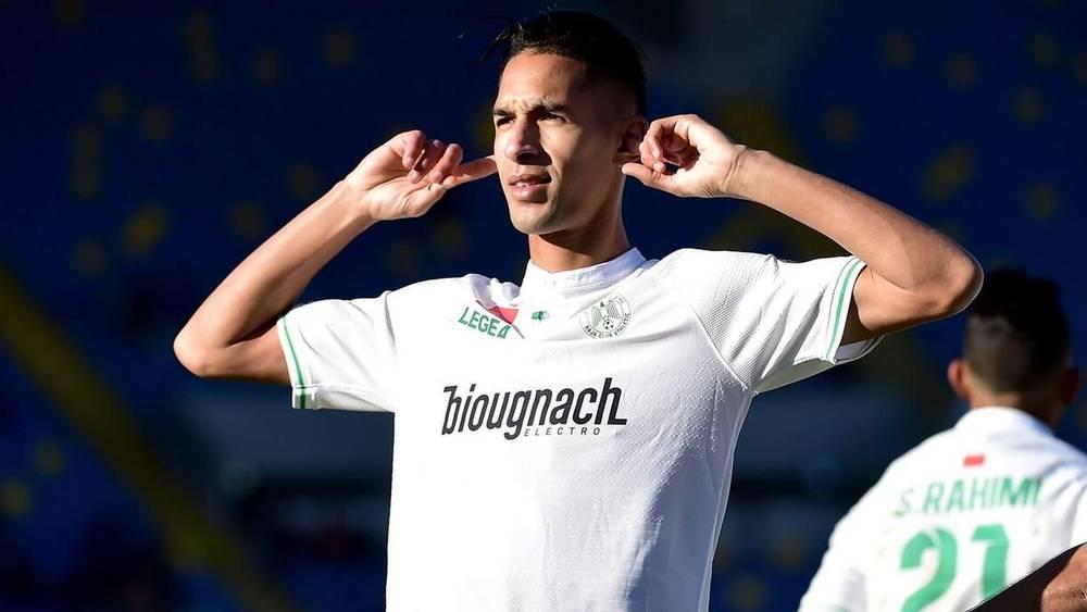 بدر بانون يعود إلى الرجاء الرياضي بعقد ممتد لموسمين