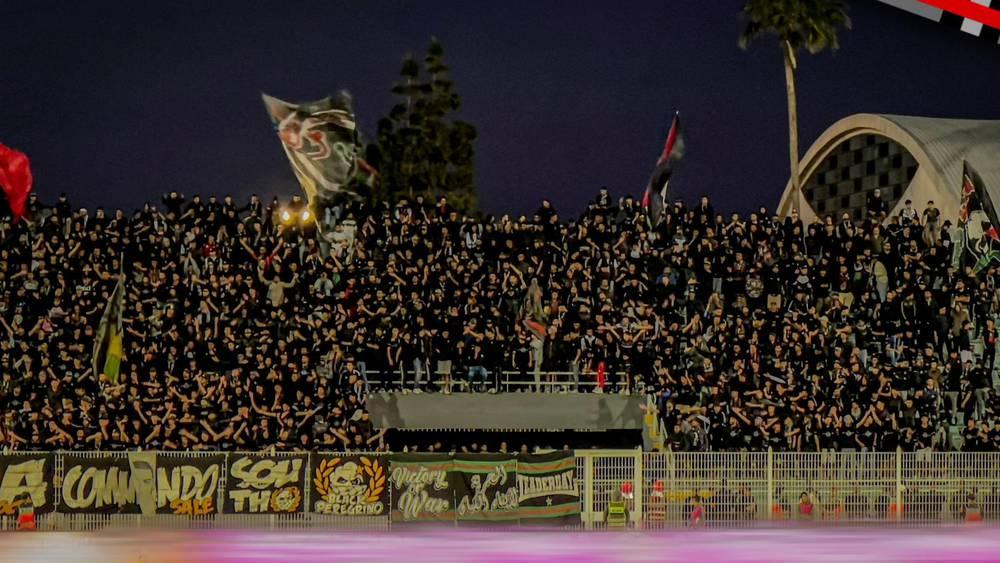 جماهير الجيش الملكي تواصل ضغطها على إدارة النادي لإبرام صفقات وازنة مُحذّرة إياها من ضم أسماء "متوسطة"