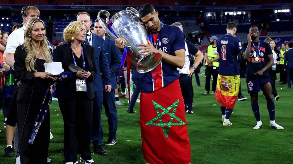 حكيمي: "حينما جئت إلى باريس قلت بأنني أريد دخول التاريخ.. لقد فعلناها بفضل المثابرة والعمل المضني"