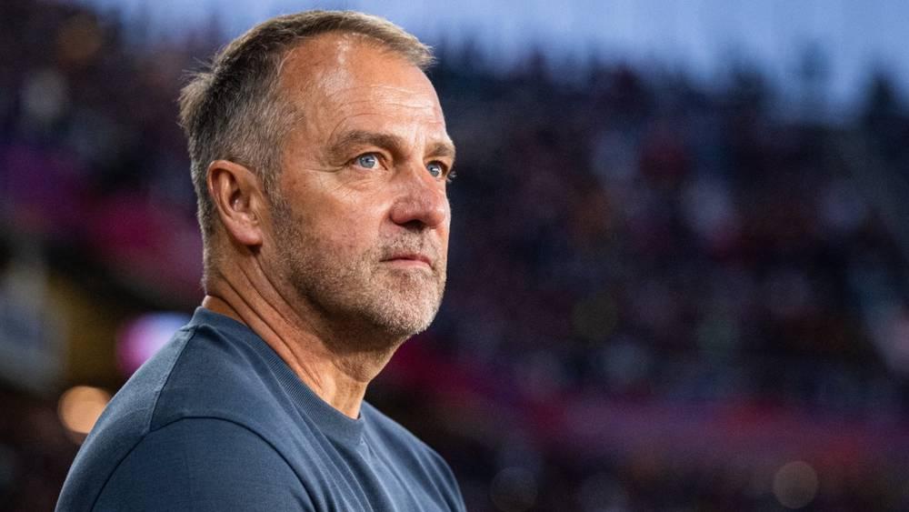 فليك يُتوج بجائزة أفضل مدرب في "الليغا" لموسم 2024-2025