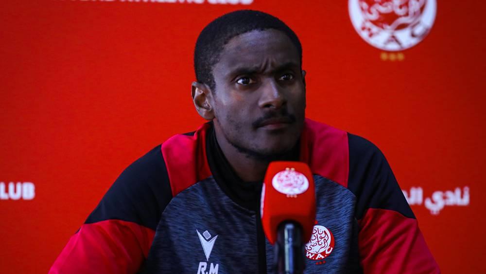 موكوينا: "حين قدمت للوداد سألت كيف حقق الرجاء الثنائية؟ كانوا يلعبون على الشعار وهذا ما افتقدته بين لاعبينا"