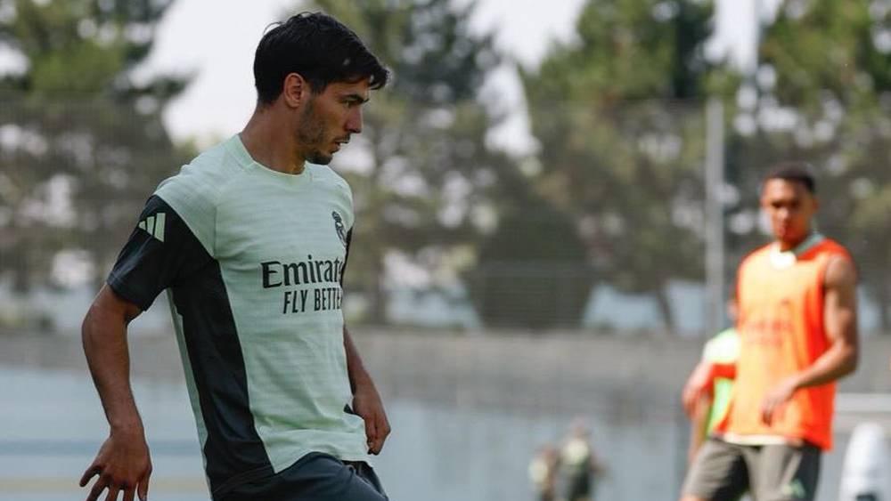 بحضور دياز ولخديم.. بعثة ريال مدريد تتوجه صوب الولايات المتحدة الأمريكية للمشاركة في مونديال الأندية