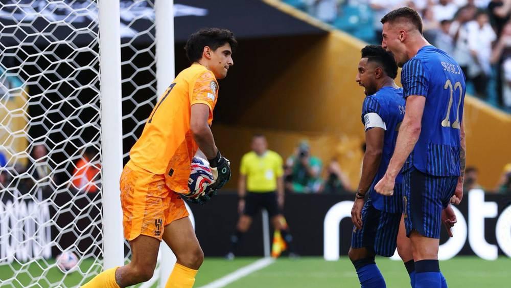 "نحن نملك أعظم حارس في العالم".. جماهير الهلال تنهال بالإشادات على بونو بعد تألقه أمام ريال مدريد