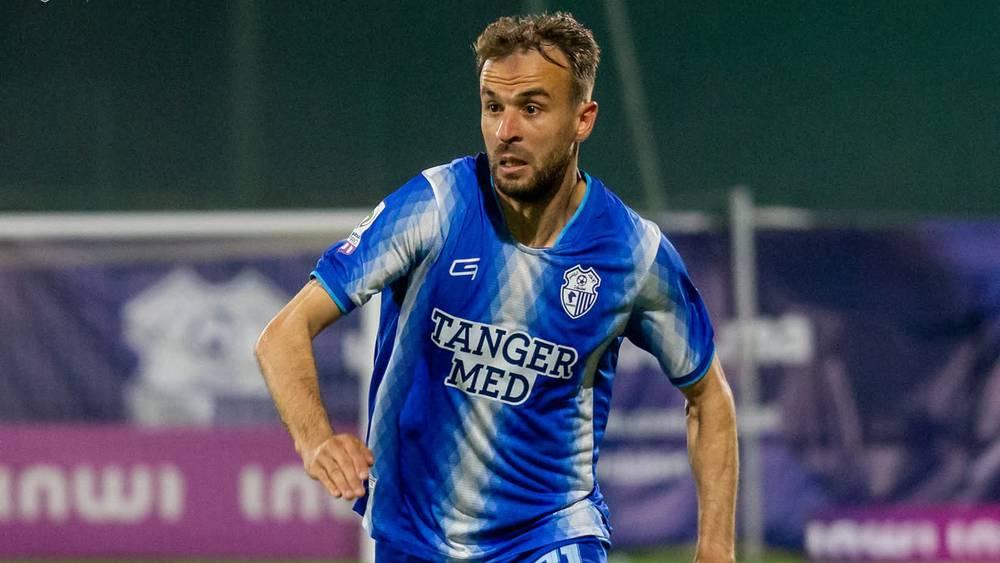 اتحاد طنجة يفسخ عقد لاعبه الجزائري وليد بنشريفة