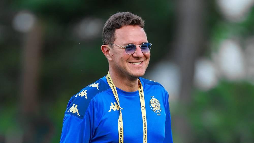 بنهاشم: "حققت حلمي بتدريب الوداد في كأس العالم للأندية ونسعى لرفع راية الكرة المغربية"