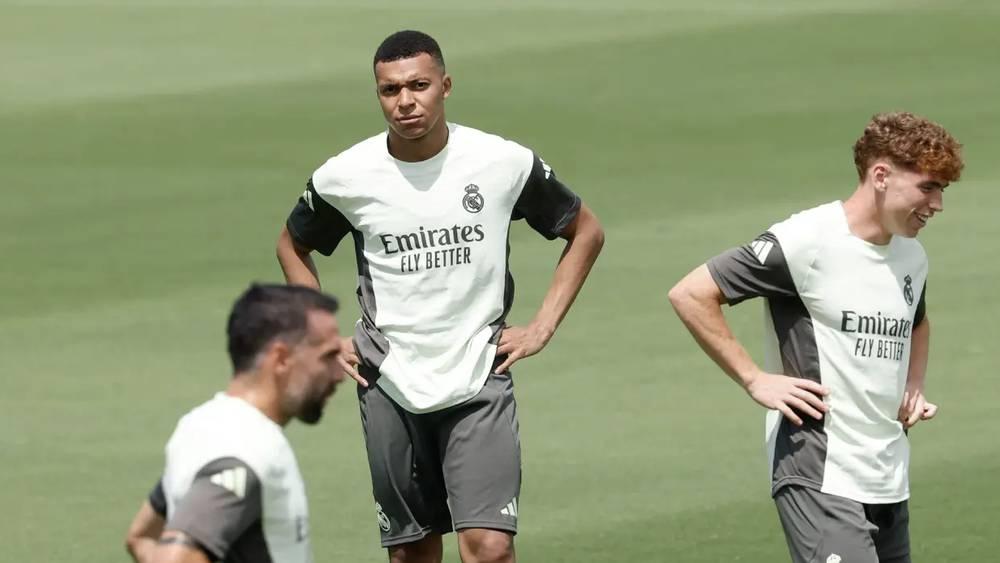 "أس"/ مبابي يشارك في التداريب الجماعية لريال مدريد وسيكون حاضرا في قائمة مباراة يوفنتوس