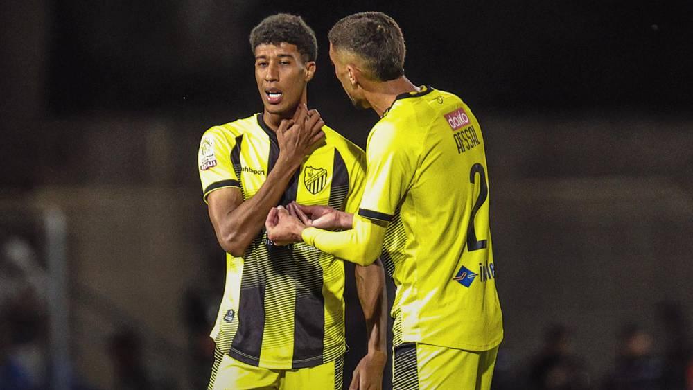 من بينهم أحداد وزكرياء فاتي.. المغرب الفاسي يُنهي ارتباطه بخمسة لاعبين