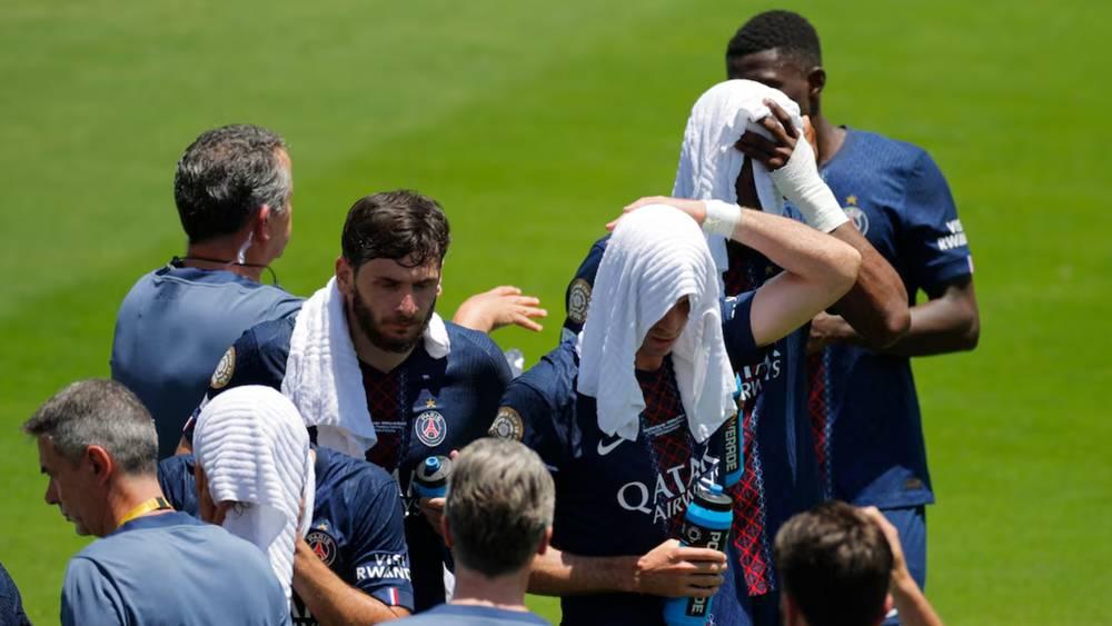 دق ناقوس الخطر والمطالبة بتعديلات في مونديال 2026.. التوقف كل 15 دقيقة واللعب في الجو البارد