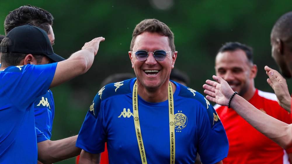 بنهاشم يقسم لاعبي الوداد إلى مجموعتين استعدادًا للموسم الجديد