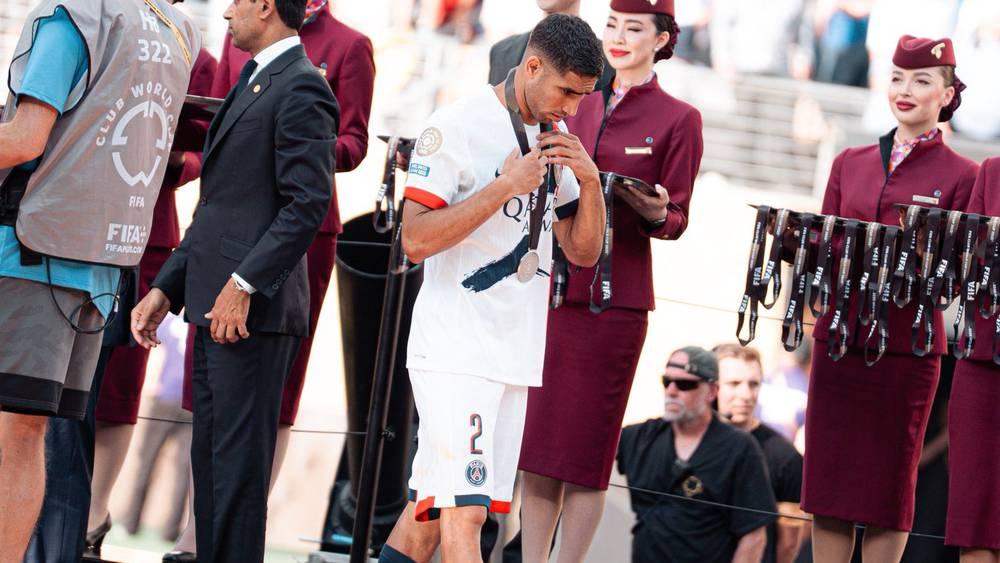 أشرف حكيمي: "نهاية الموسم لم تكن الأفضل ونفتخر بكل ما عشناه في هذا الموسم التاريخي"