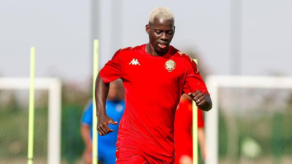 استئناف عزيز كي للتداريب رفقة الوداد يؤكد استمراره داخل القلعة الحمراء