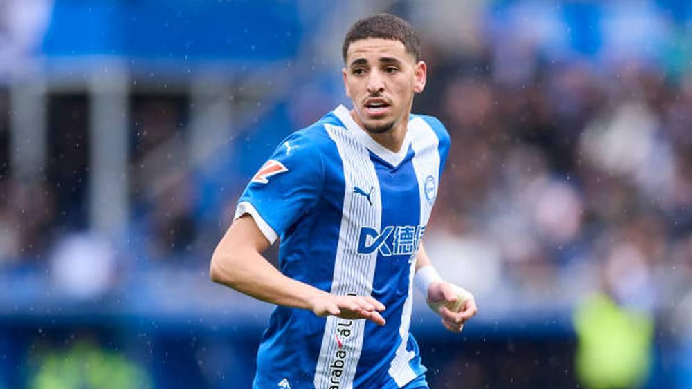 إشبيلية وبيتيس وأوساسونا يُبدون اهتمامهم بضم عبد الكبير عبقار في صفقة انتقال حر