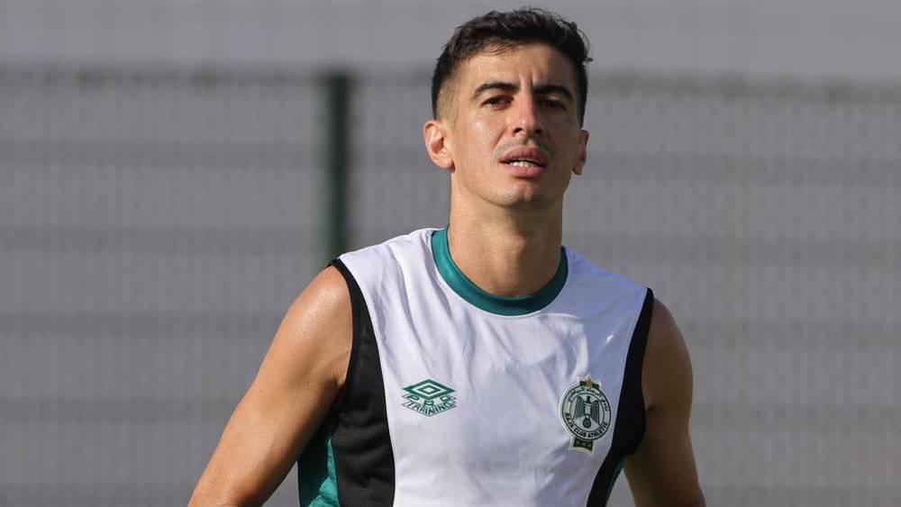 محمد مكعازي يخوض أول حصة تدريبية بقميص الرجاء