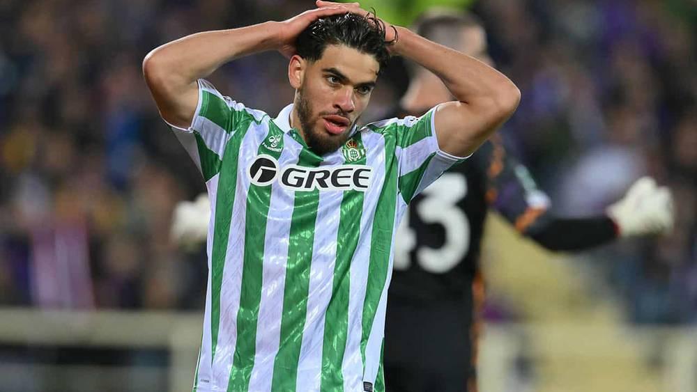 الزلزولي يواصل برنامجه العلاجي في إشبيلية ويغيب عن رحلة بيتيس إلى إنجلترا