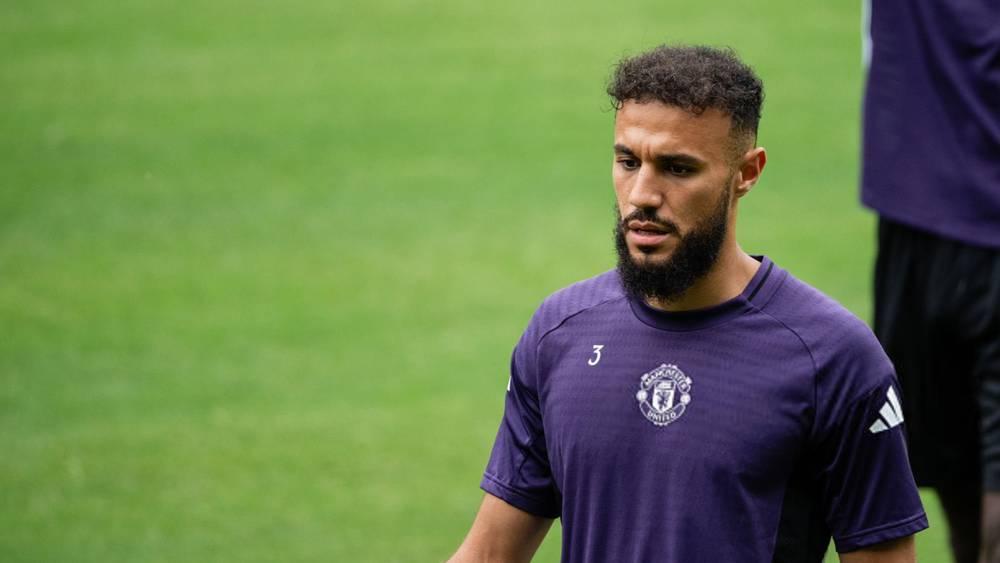 مزراوي يواصل الغياب عن وديات مانشستر يونايتد بداعي الإصابة