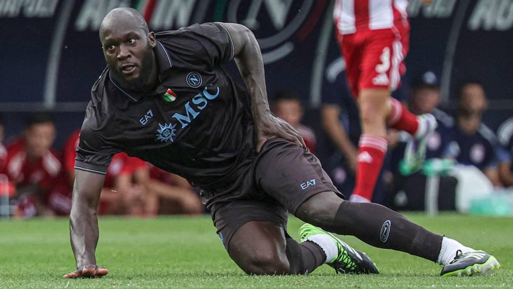 قبل بداية الموسم.. لوكاكو يغيب لثلاثة أشهر عن نابولي بداعي الإصابة!