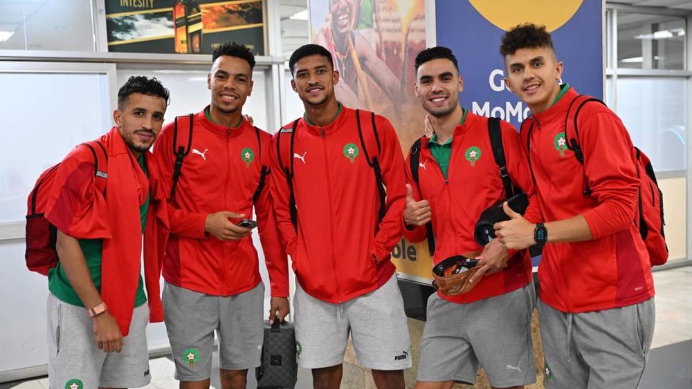 المنتخب المغربي يصل إلى أوغندا استعدادًا لخوض نصف نهائي "الشان"