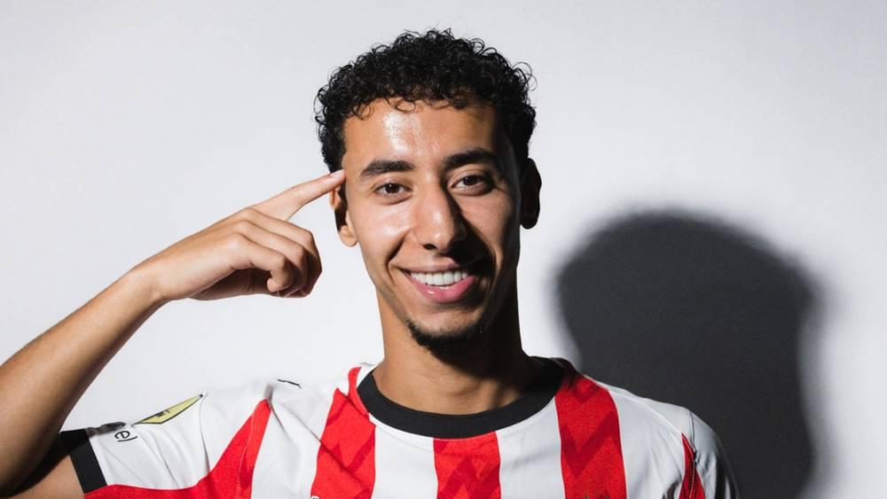 رسميا/ المغربي الأصل أنس صلاح الدين ينتقل من روما إلى آيندهوفن