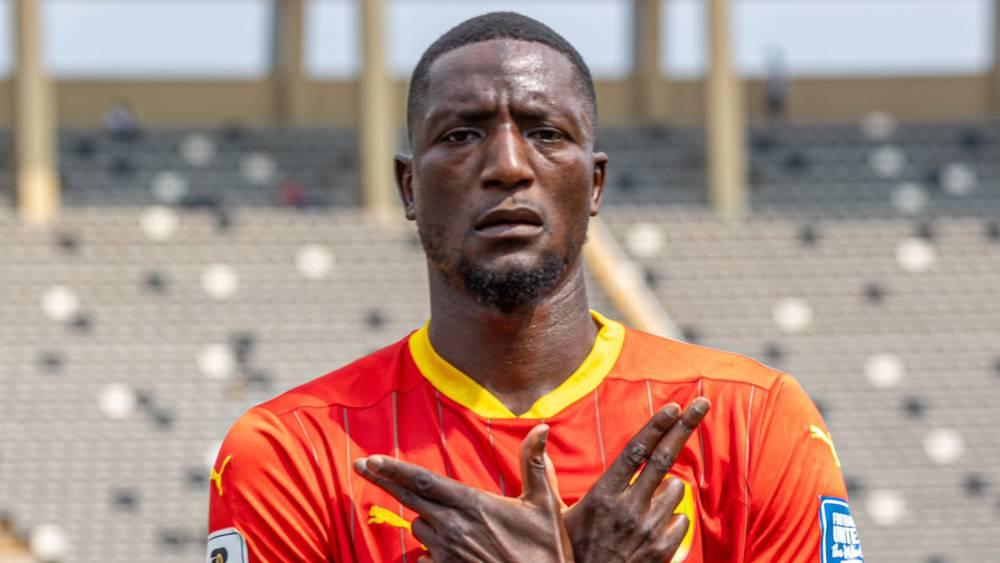 جيراسي (مهاجم غينيا): "الملاعب والحياة المعيشية في المغرب رائعة وحظوظ حكيمي في التتويج بالبالون دور مرتفعة"