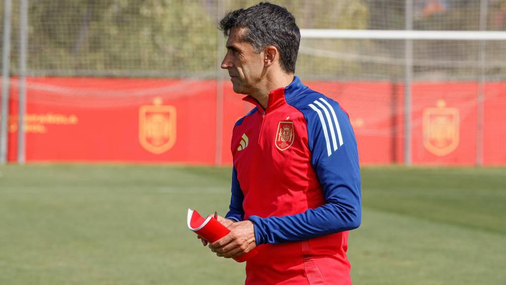 مونديال الشباب/ مدرب إسبانيا للاعبيه بعد الهزيمة أمام المغرب: "ارفعوا رؤوسكم فنحن في بداية الطريق والبطولة لم تنته بعد"