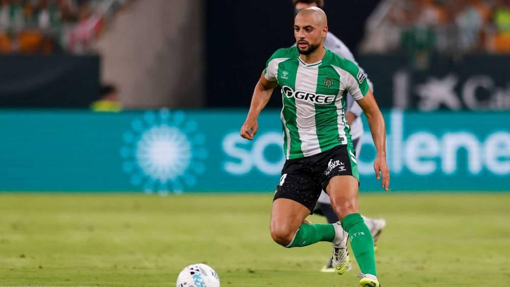 ريال بيتيس يسعى لشراء عقد سفيان أمرابط بعد تألقه مع الفريق