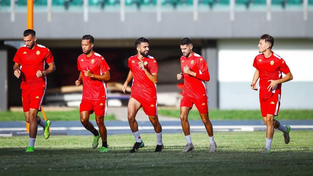 الوداد الرياضي يخوض أول حصة تدريبية بأكرا استعداداً لمواجهة أشانتي كوتوكو