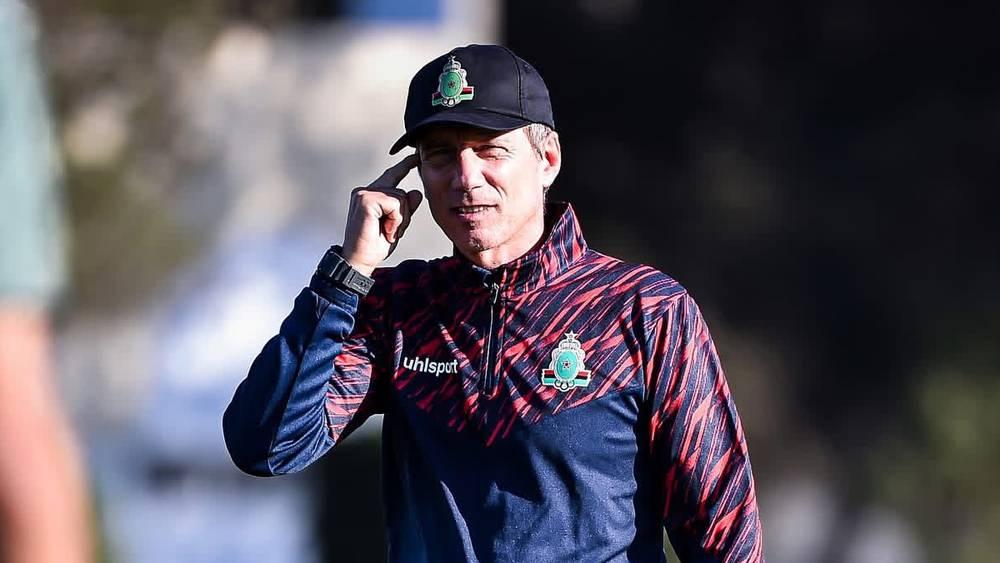 سانتوس: "واجهنا صعوبة في التأقلم مع اللعب على أرضية اصطناعية ضد هورويا وعلينا أن نكون جاهزين بنسبة 100% في مباراة الإياب"