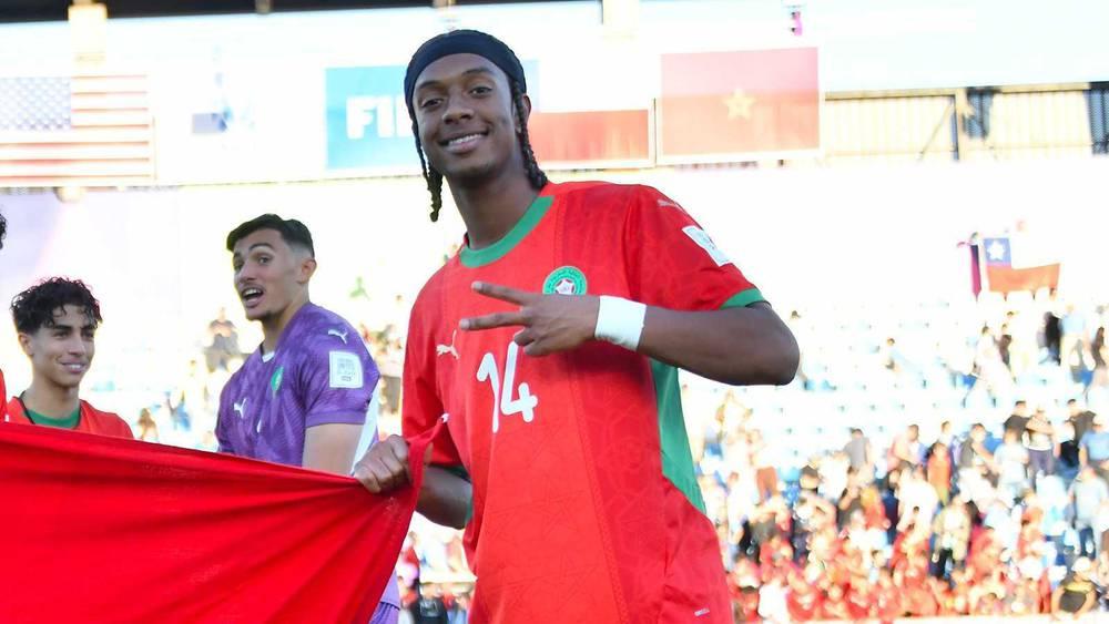 والدة الحموني: "حتى كبار النجوم أضاعوا ركلات الجزاء وموهبة ابني بدأت من حي سباتة"