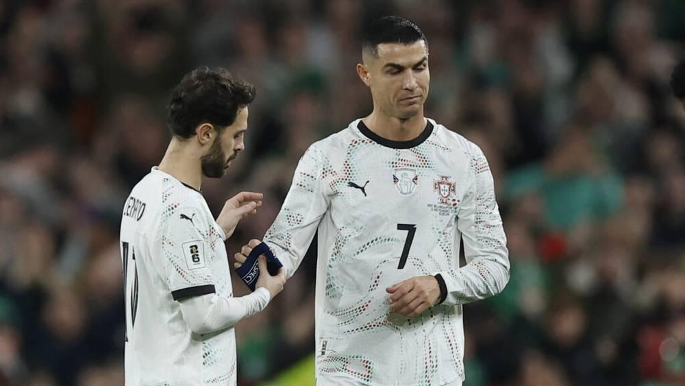 بعد 22 عامًا رفقة المنتخب البرتغالي.. رونالدو يتلقى أول بطاقة حمراء في مسيرته الدولية