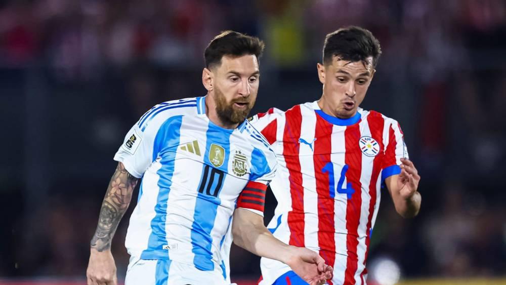 لاعب باراغواي "كوباس" يغيب عن وديتي منتخب بلاده بسبب غسالة الملابس!