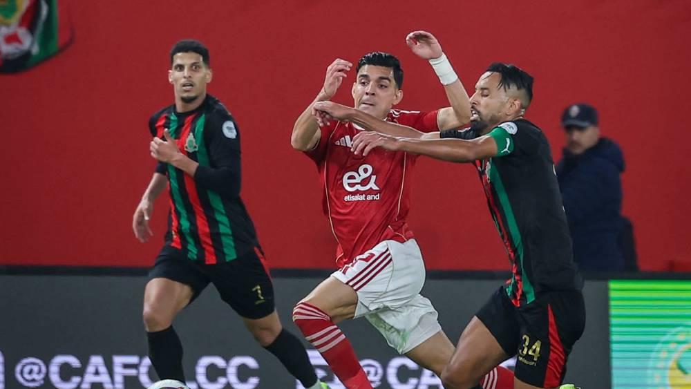 La CAF condamne fermement de graves violations des règles de sécurité lors du match AS FAR-Al Ahly et saisit sa commission de discipline