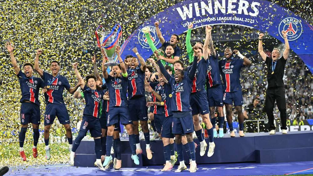 باريس سان جيرمان يحقق سداسية تاريخية ويتوج بفريق ومدرب العام
